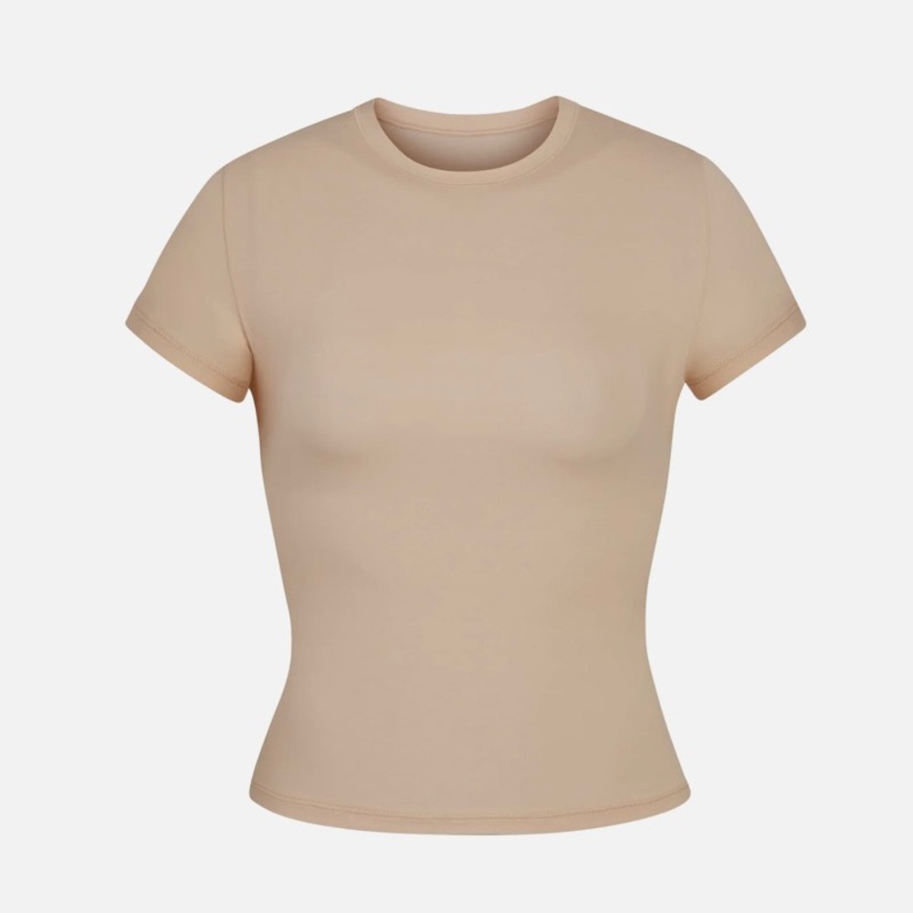 Skims Size M Short Sleeved Top in Nude/Peach
